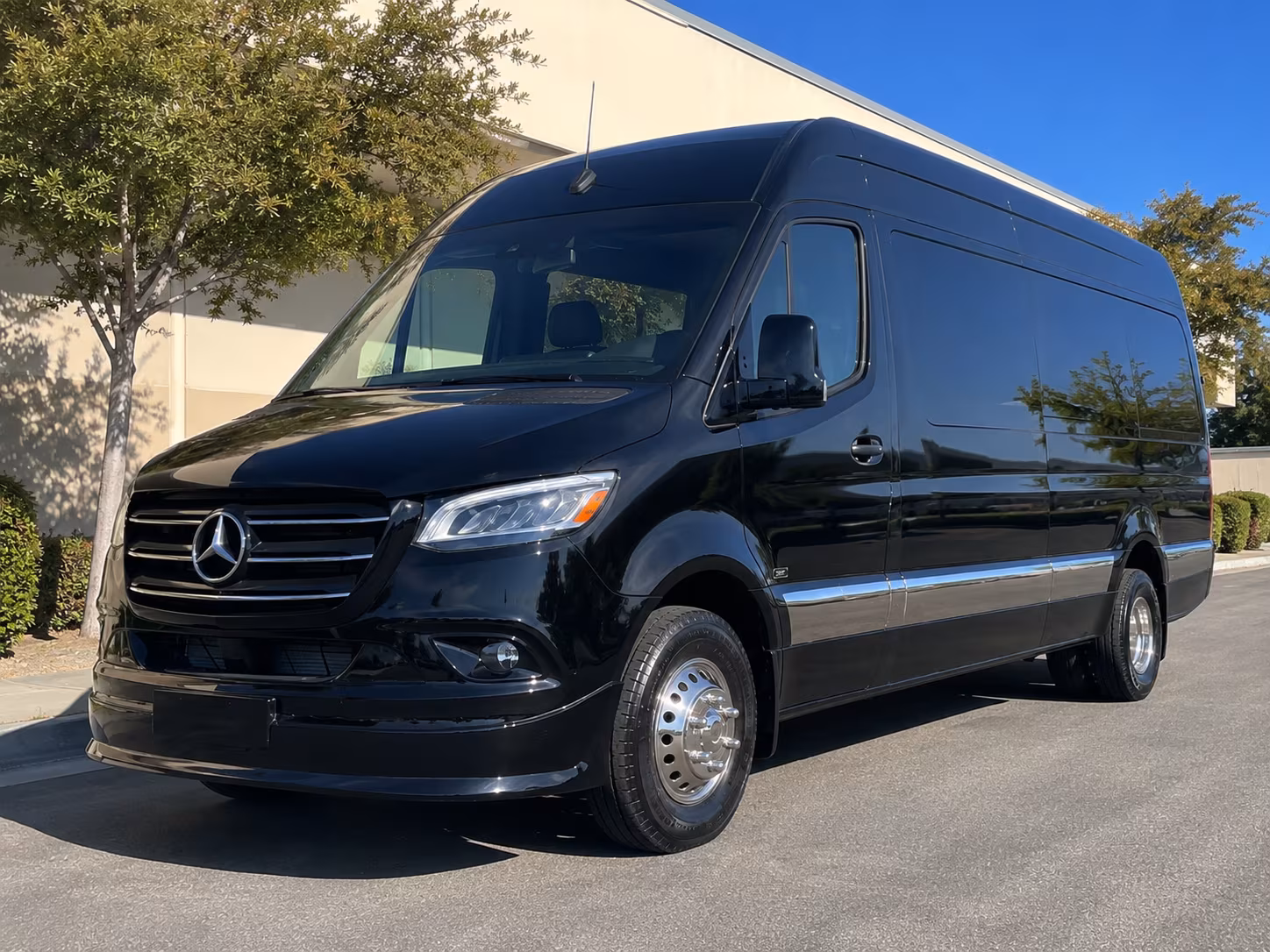 easily book transportation for your next airport transfer 3